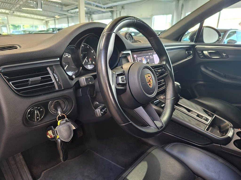 Vehicle Image 21