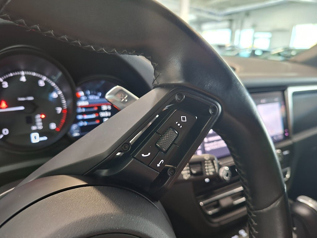 Vehicle Image 23