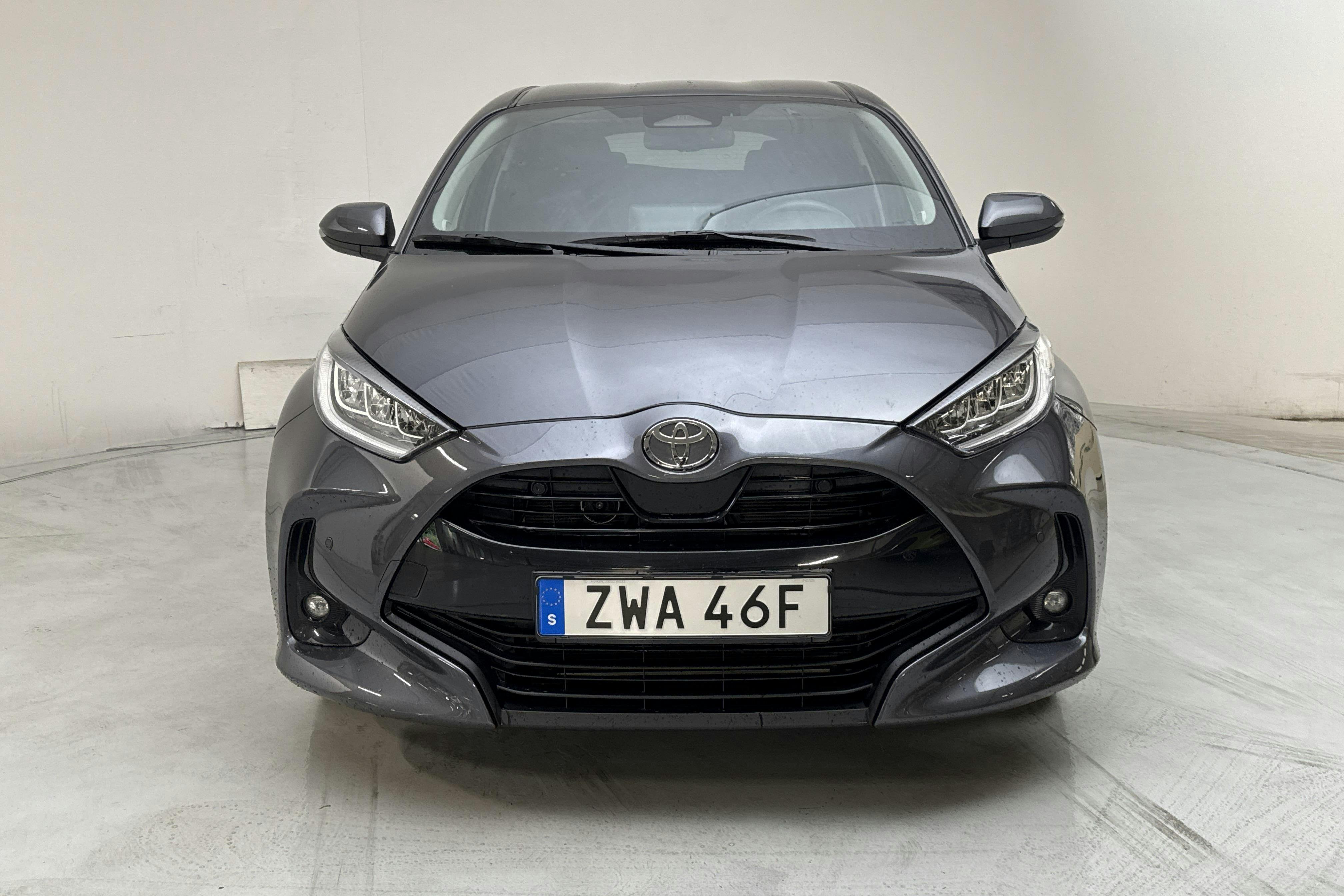 Vehicle Image 4