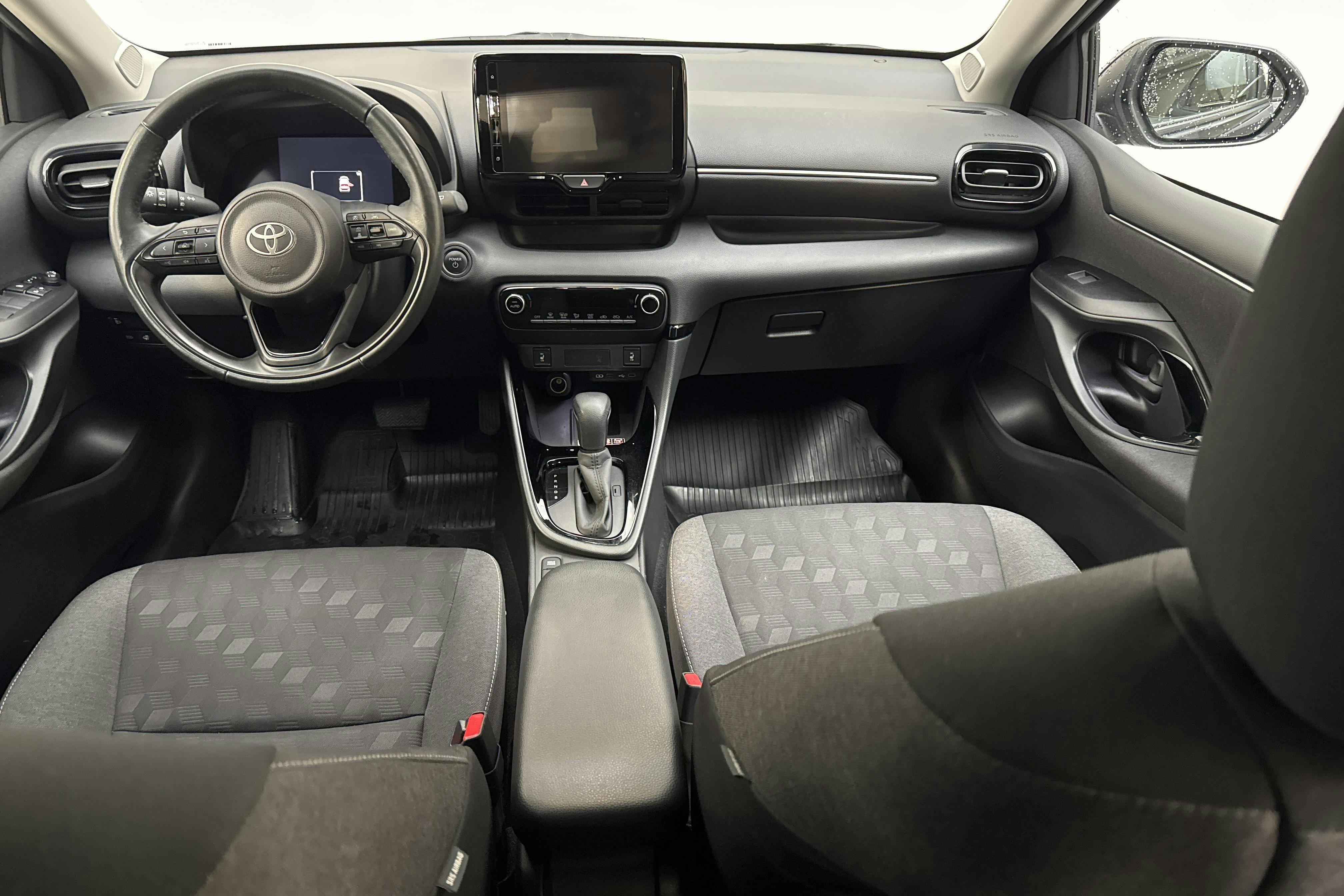 Vehicle Image 6
