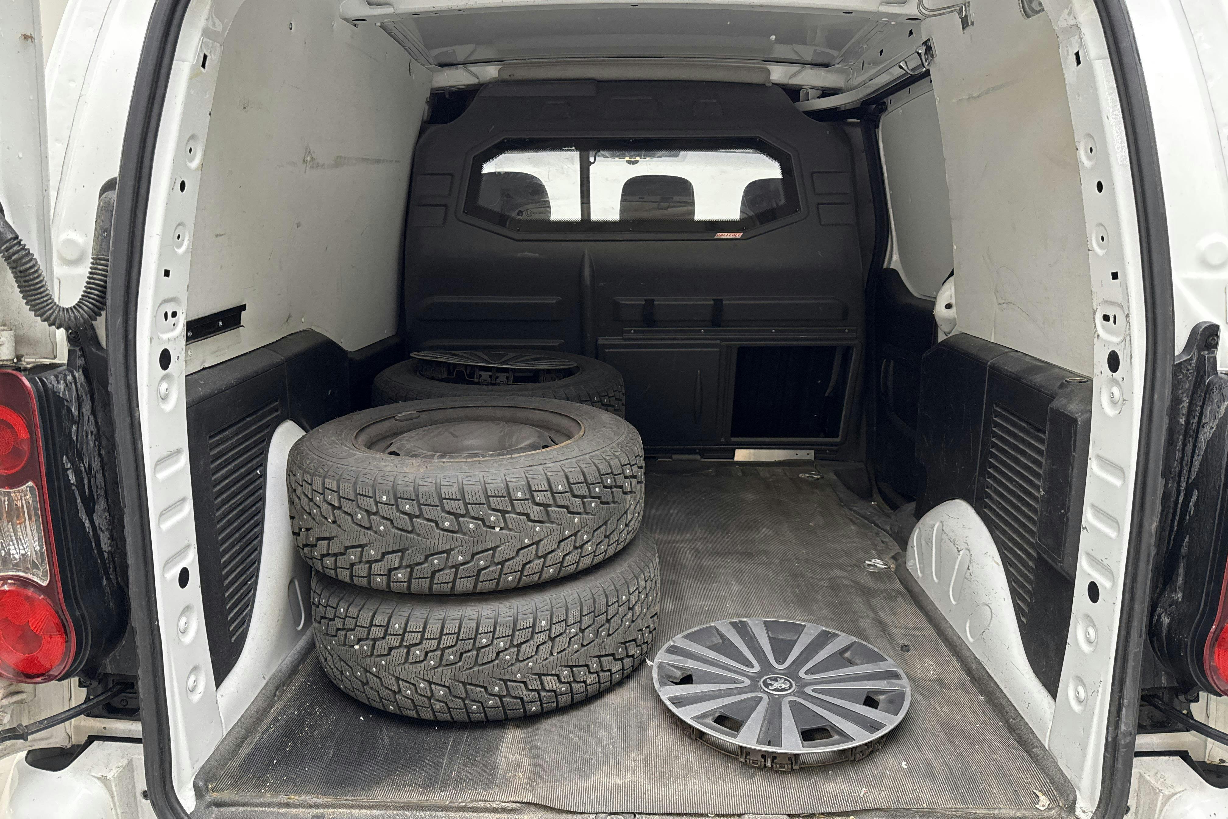 Vehicle Image 8