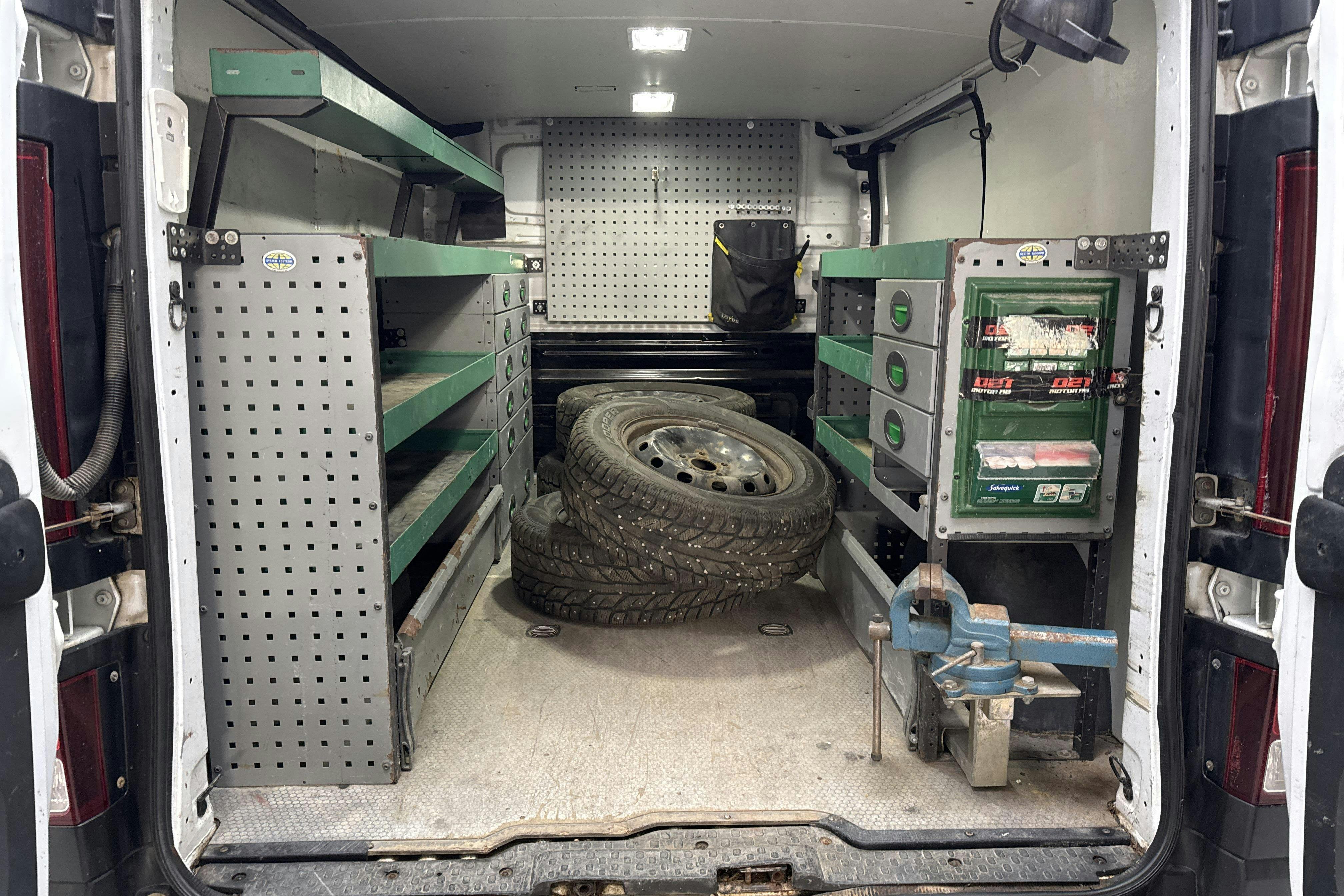Vehicle Image 8