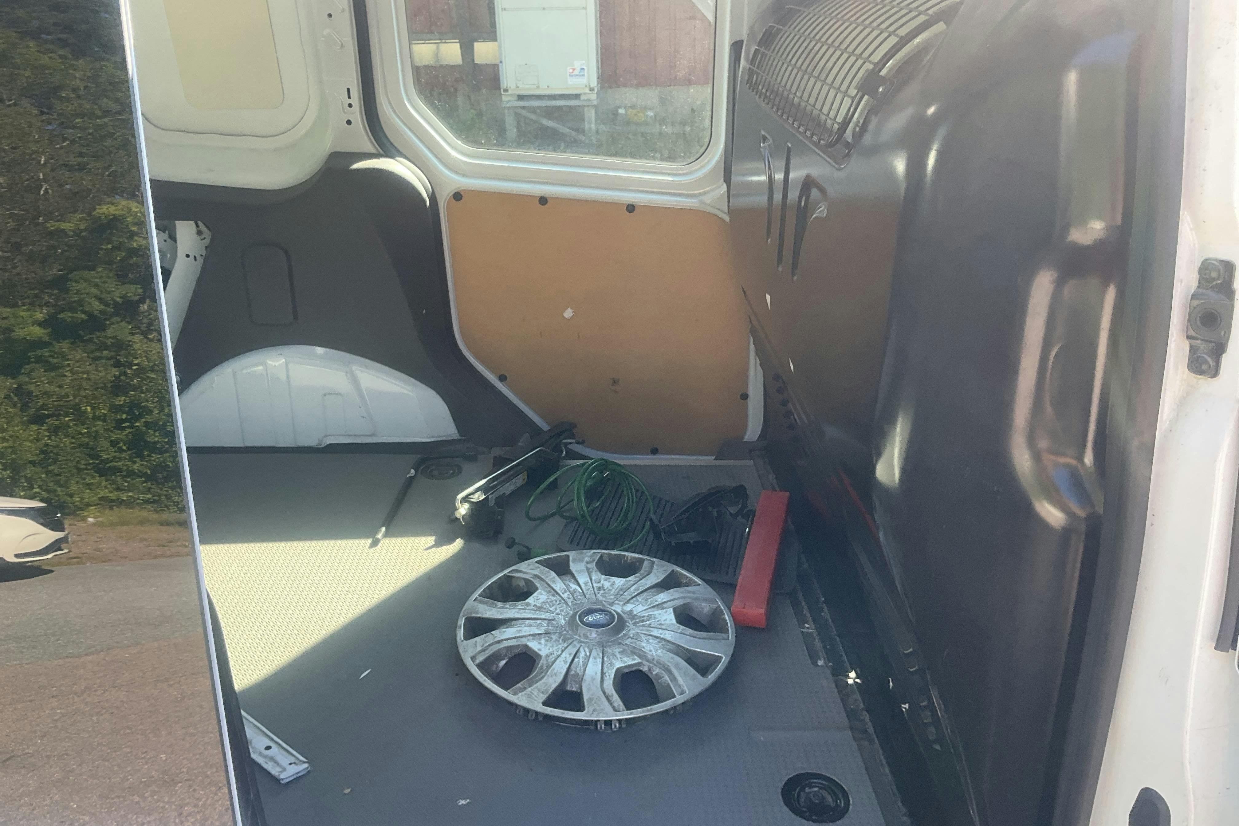 Vehicle Image 8