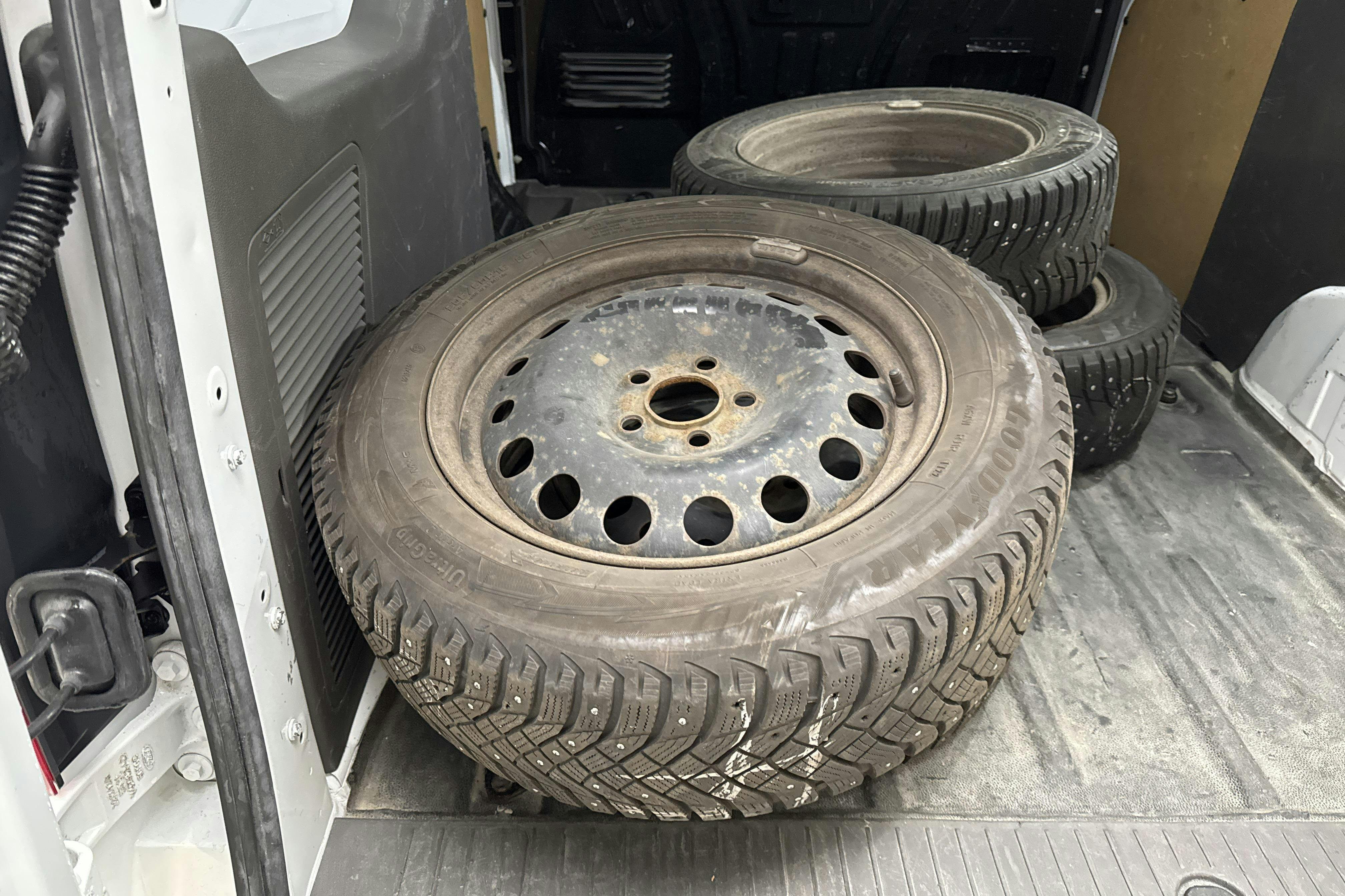 Vehicle Image 12