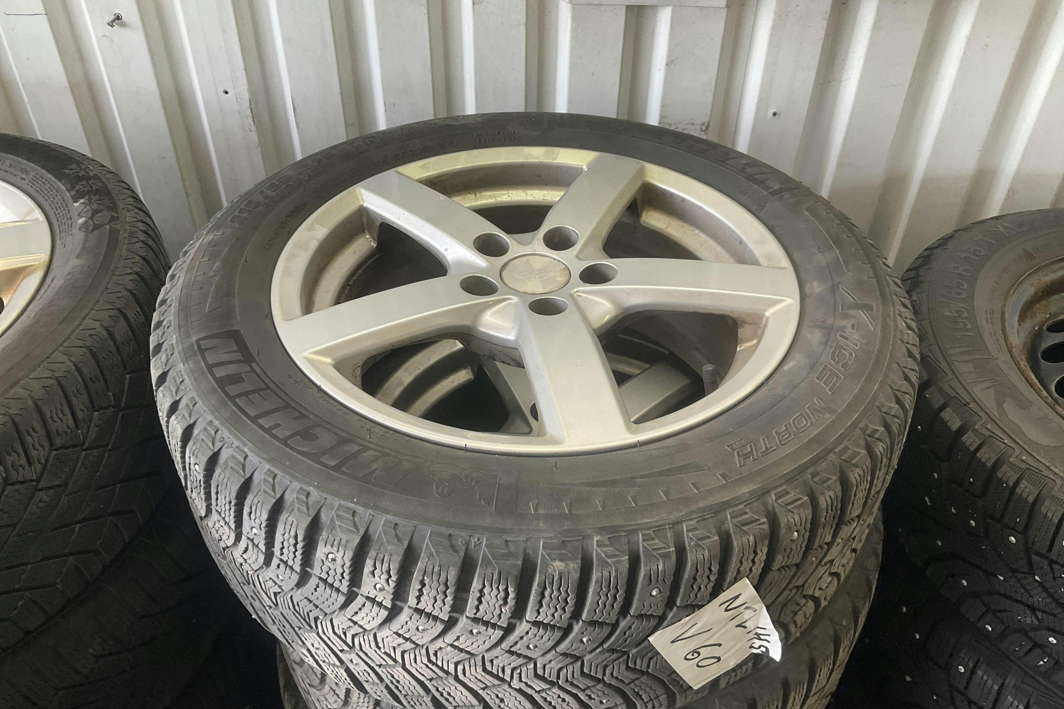 Vehicle Image 12