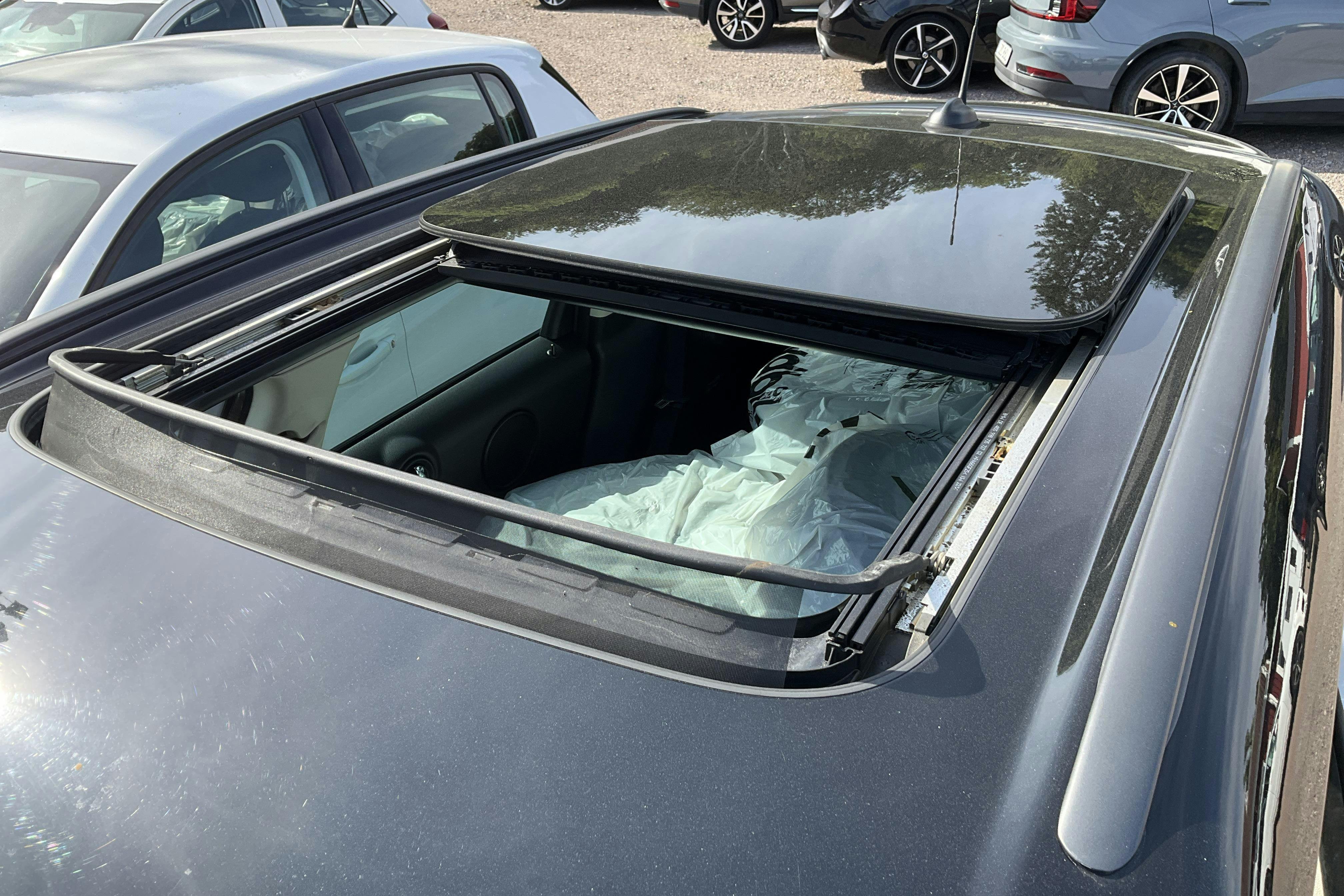 Vehicle Image 12