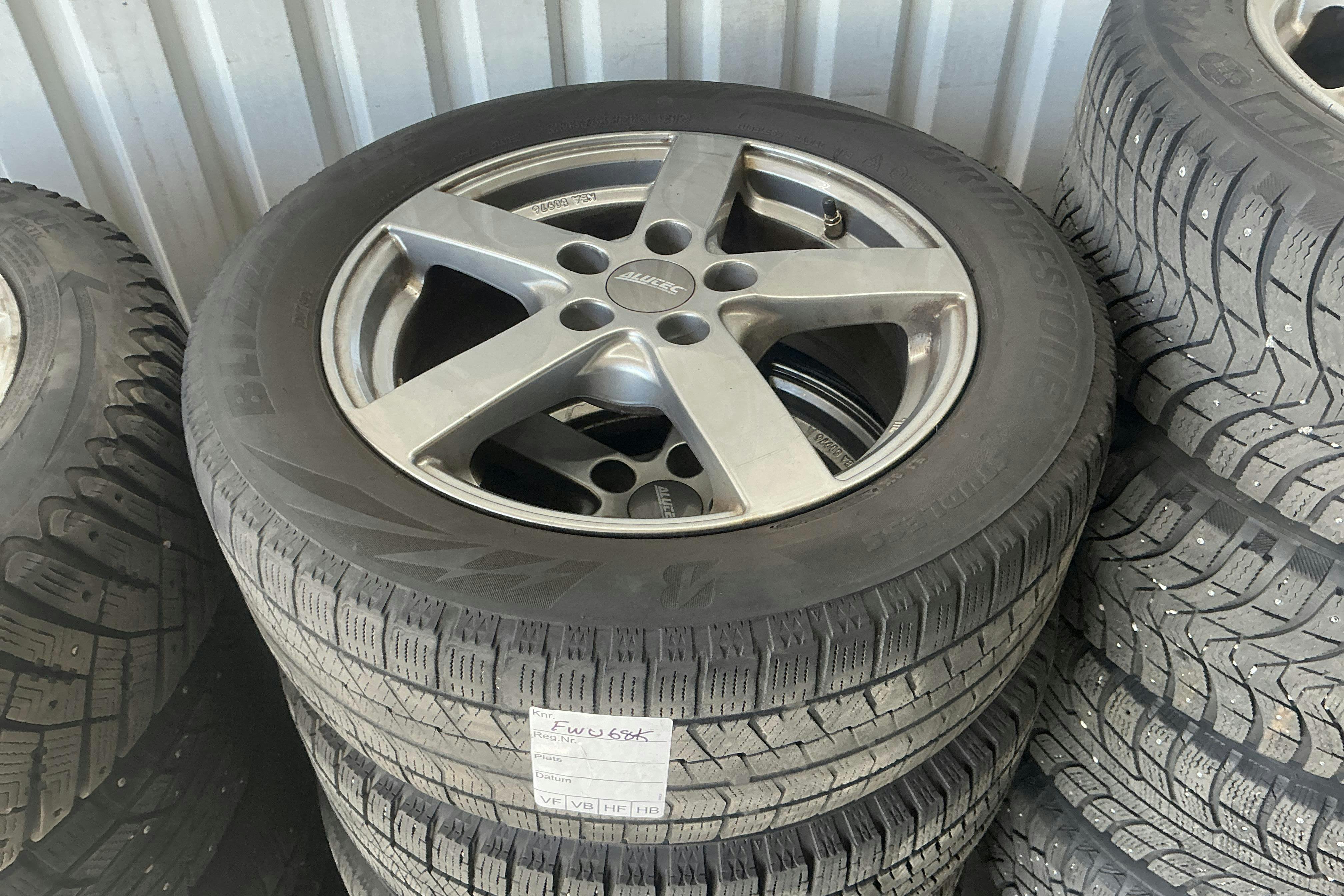Vehicle Image 16