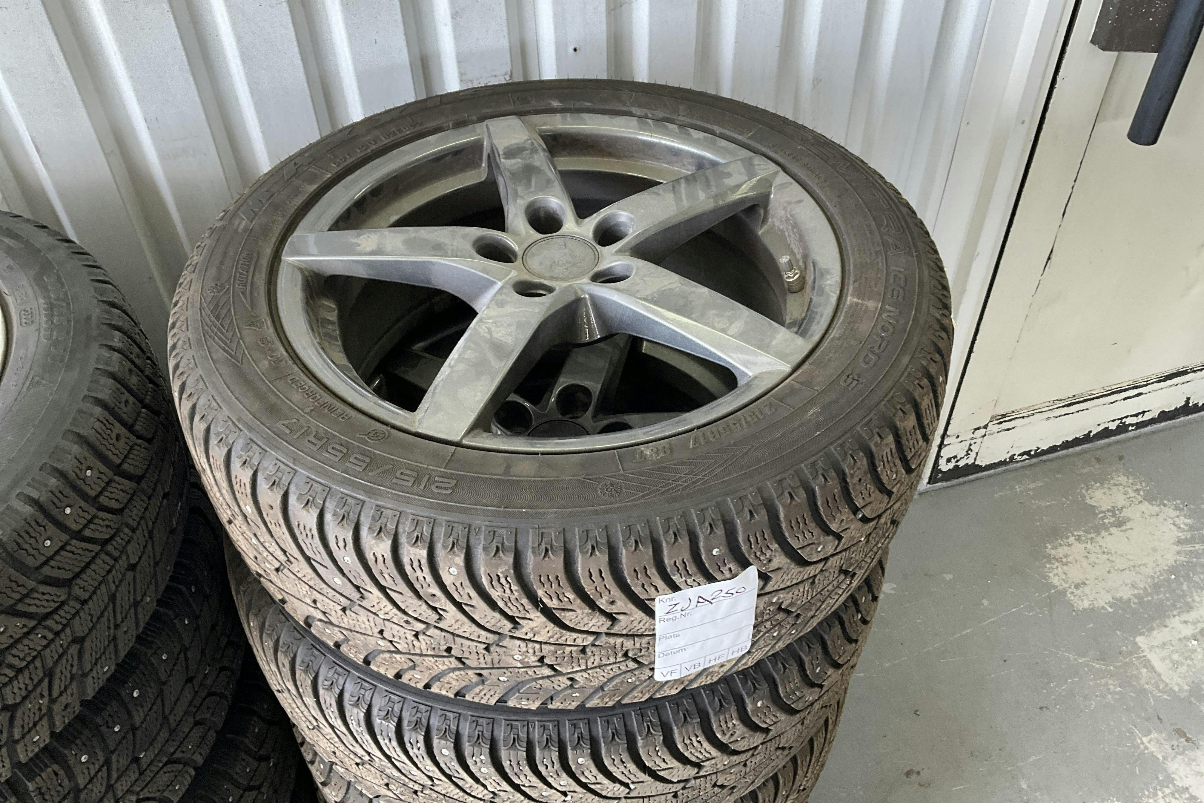 Vehicle Image 16
