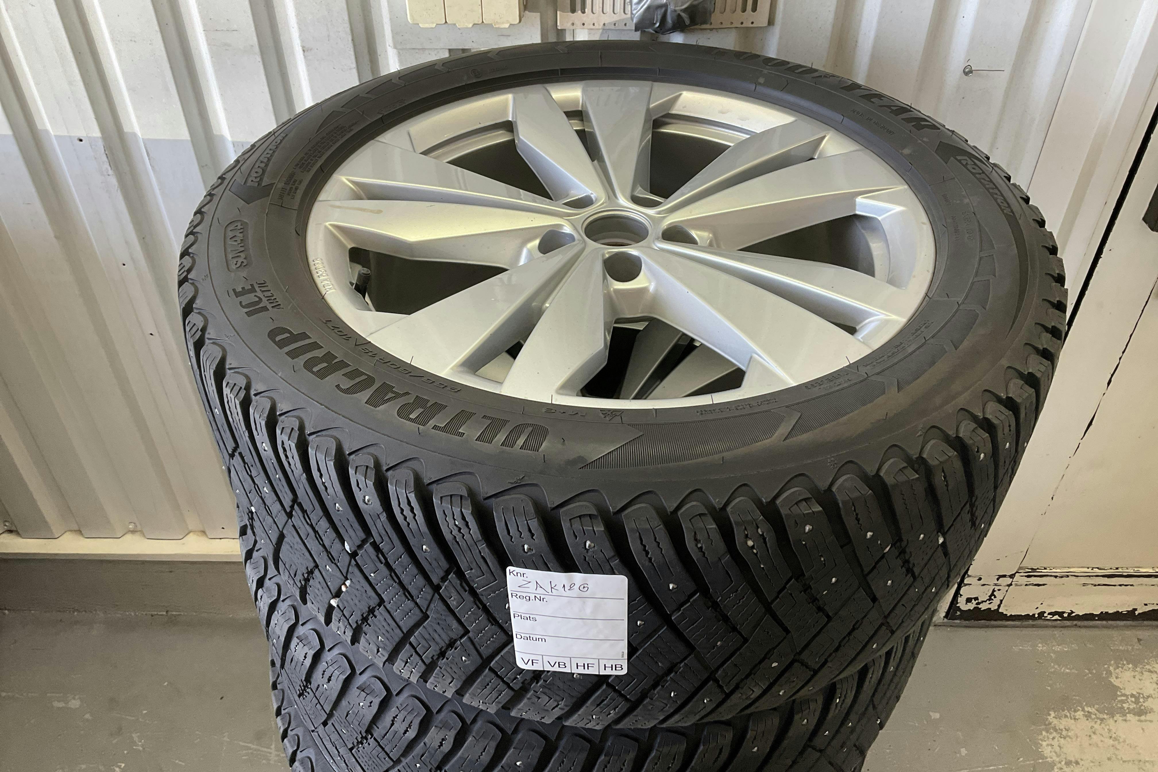 Vehicle Image 15