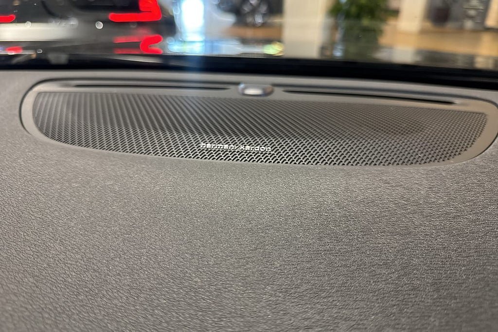 Vehicle Image 32