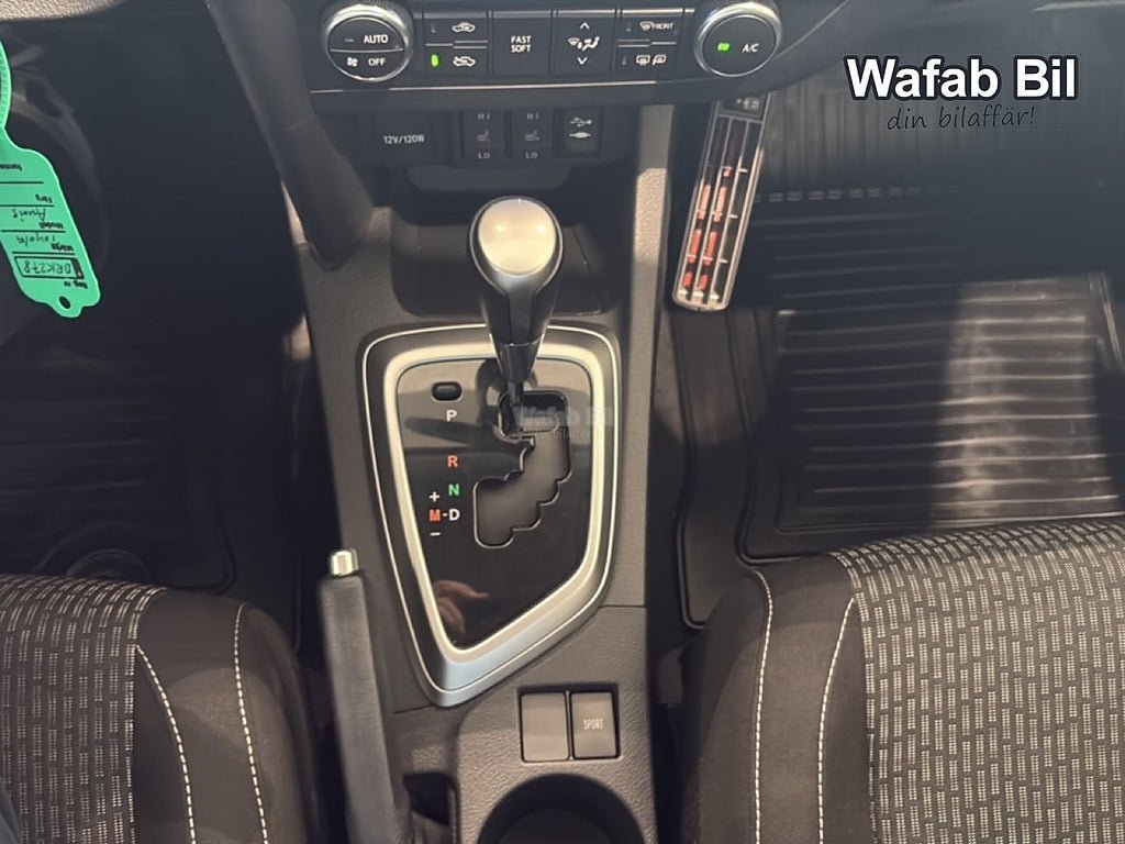 Vehicle Image 12