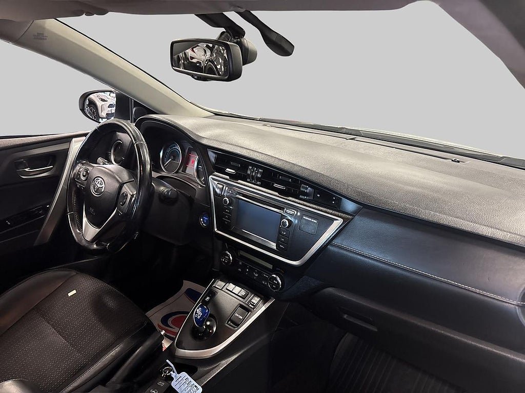 Vehicle Image 9