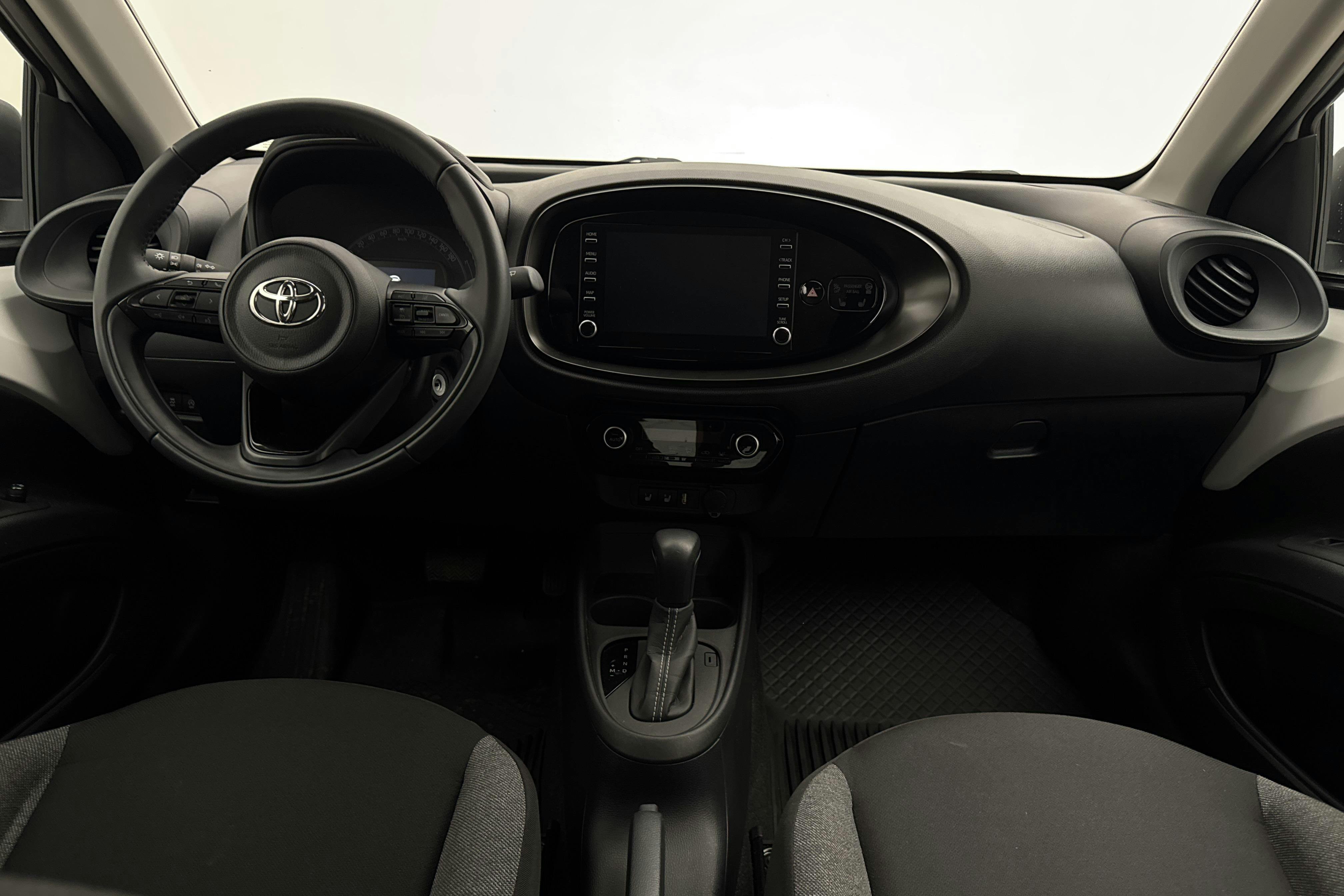 Vehicle Image 6
