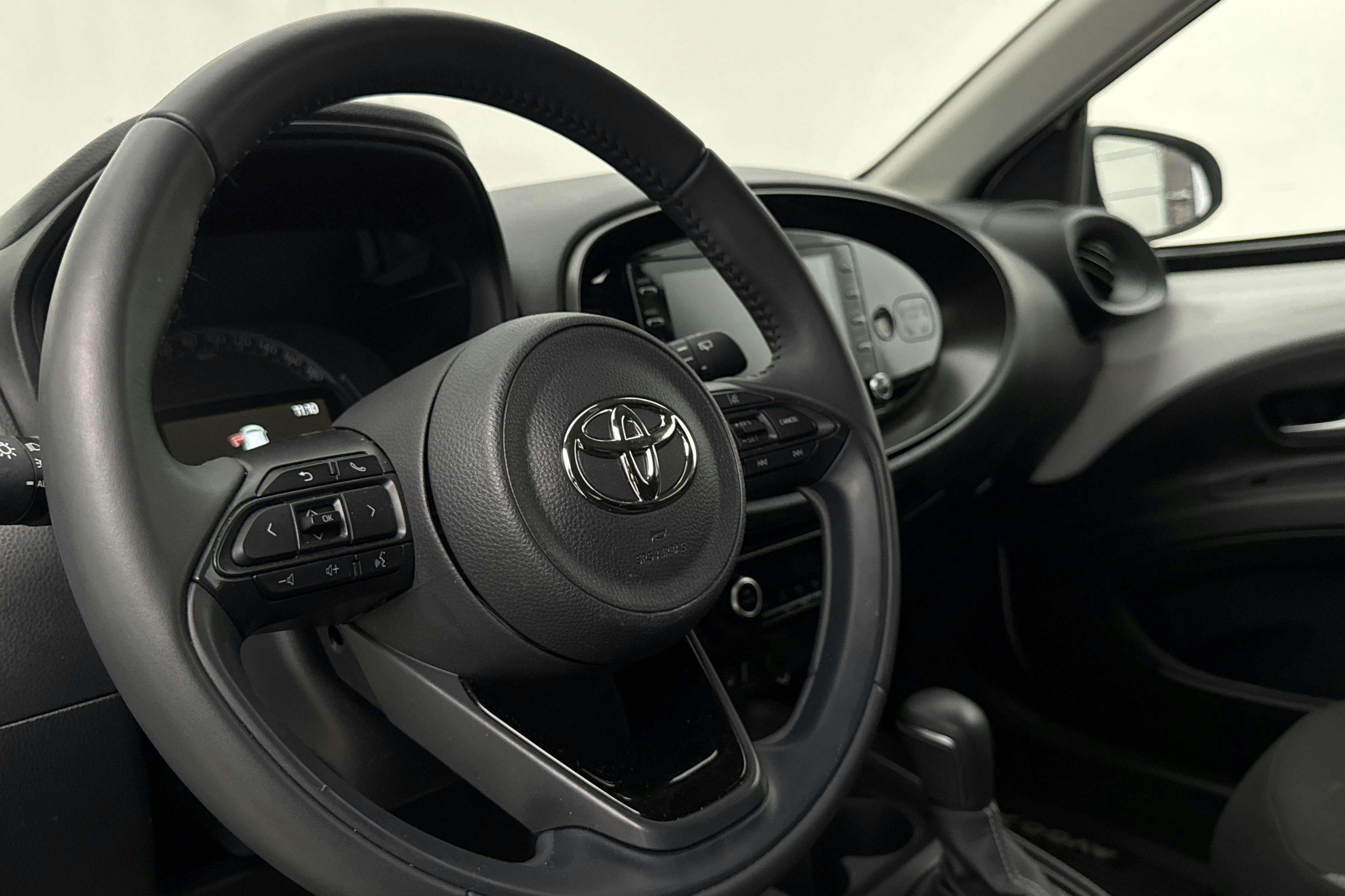 Vehicle Image 13