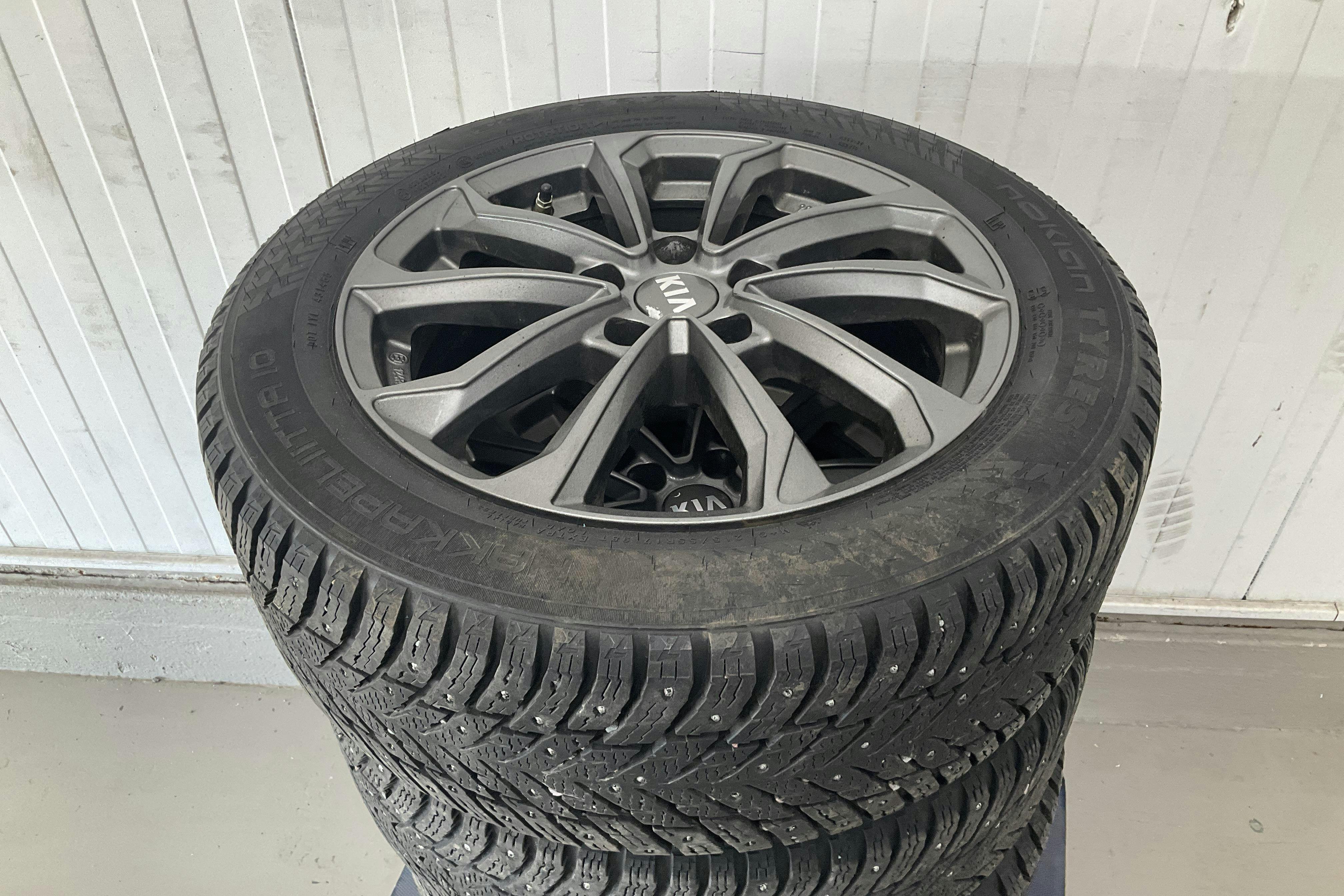 Vehicle Image 16
