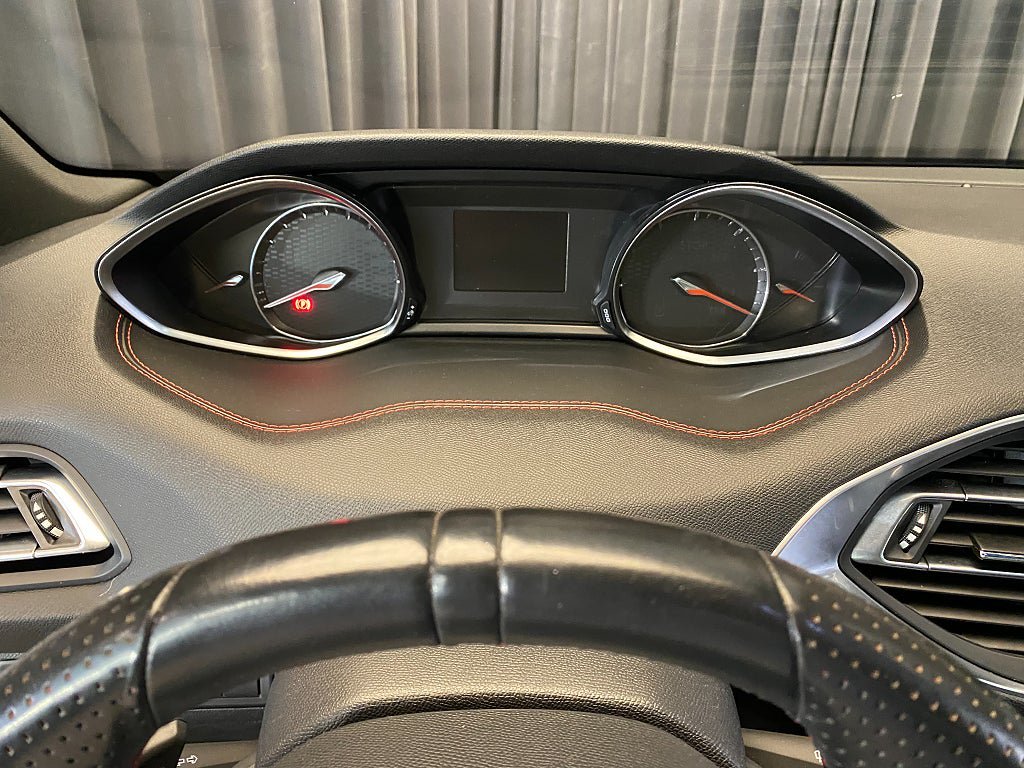 Vehicle Image 32