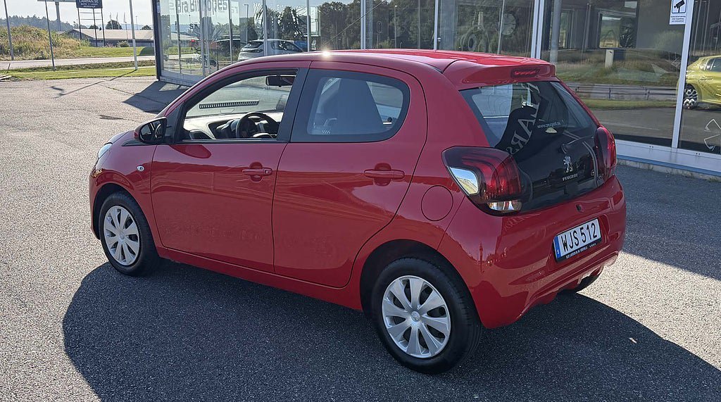 Vehicle Image 5
