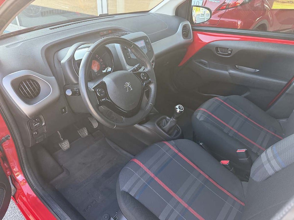 Vehicle Image 8