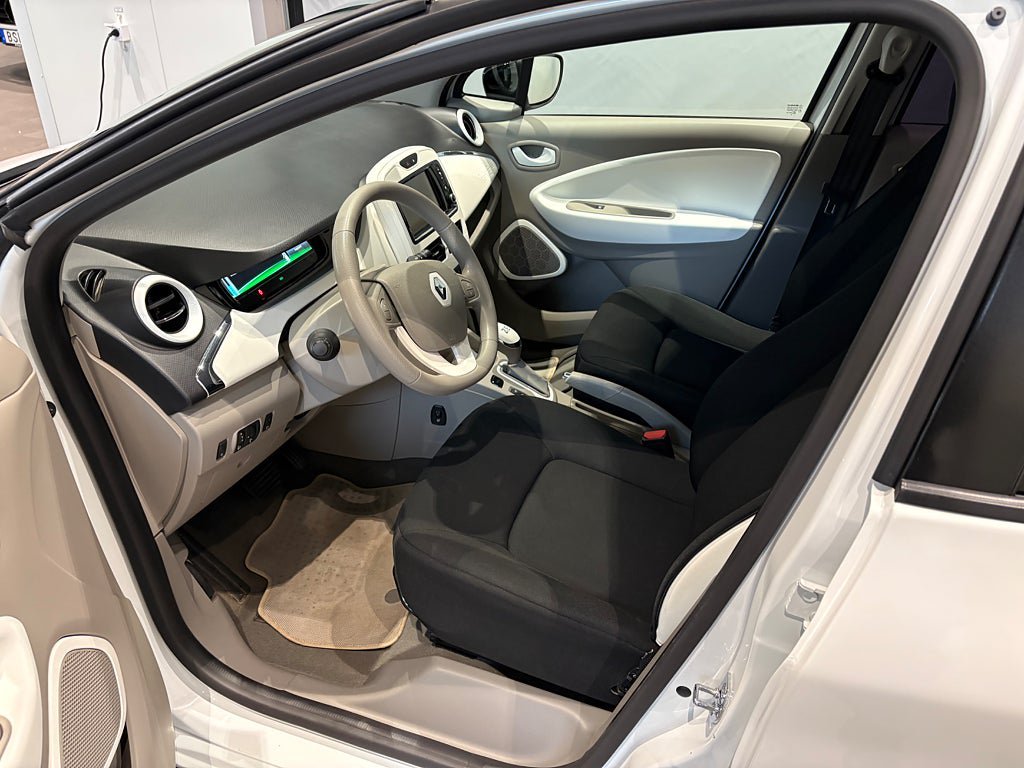 Vehicle Image 11