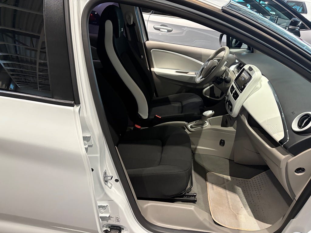 Vehicle Image 14