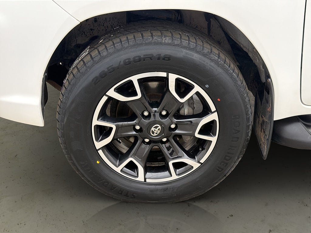 Vehicle Image 32