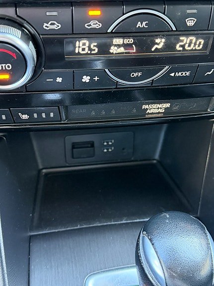 Vehicle Image 24