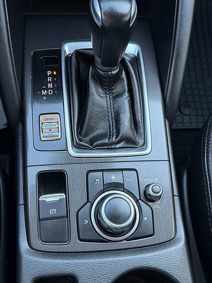 Vehicle Image 25