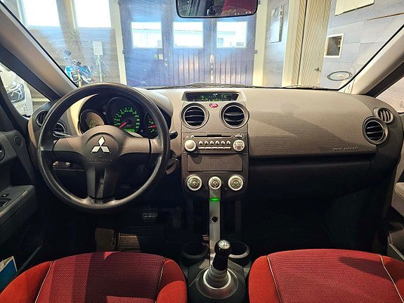 Vehicle Image 8