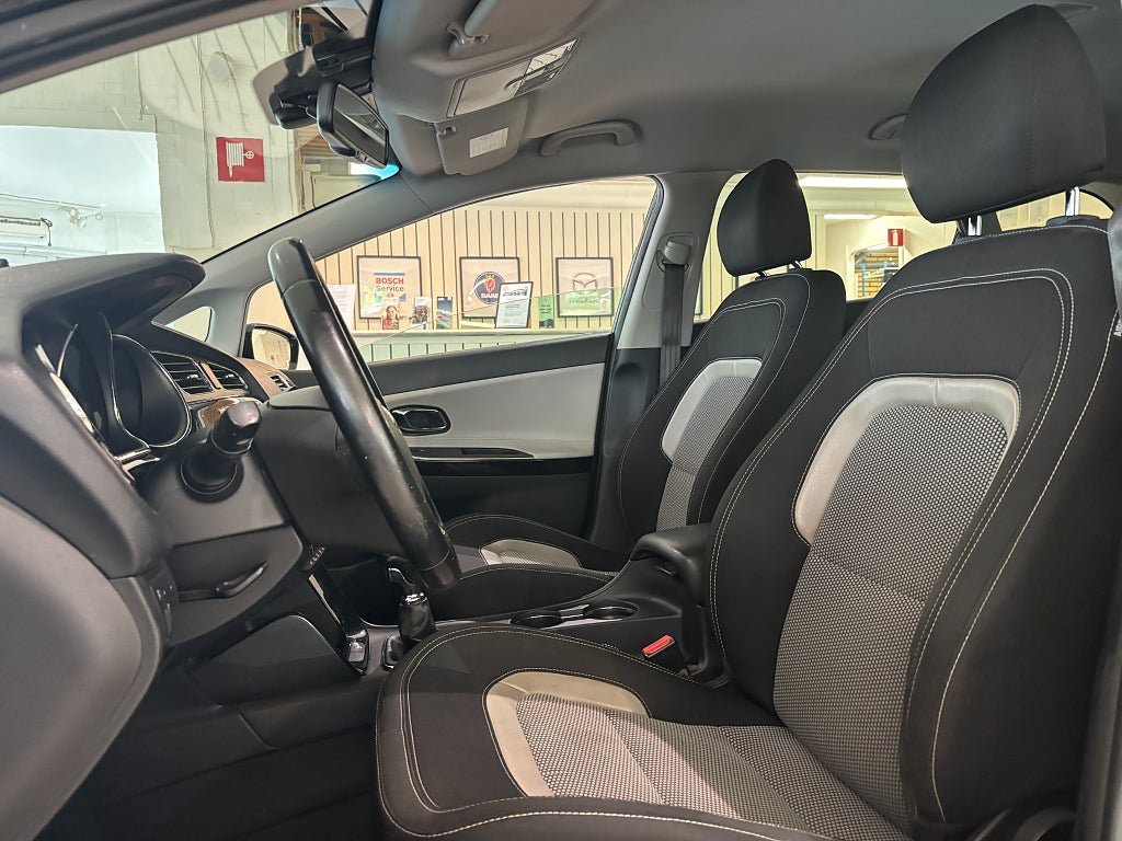 Vehicle Image 17