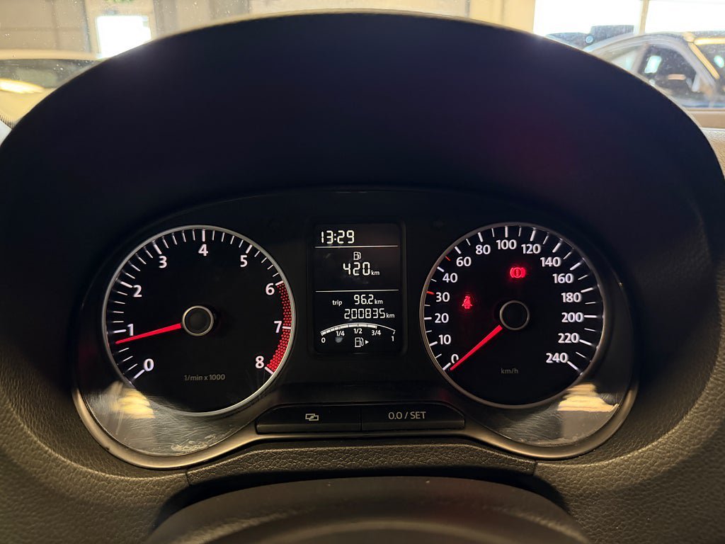 Vehicle Image 12