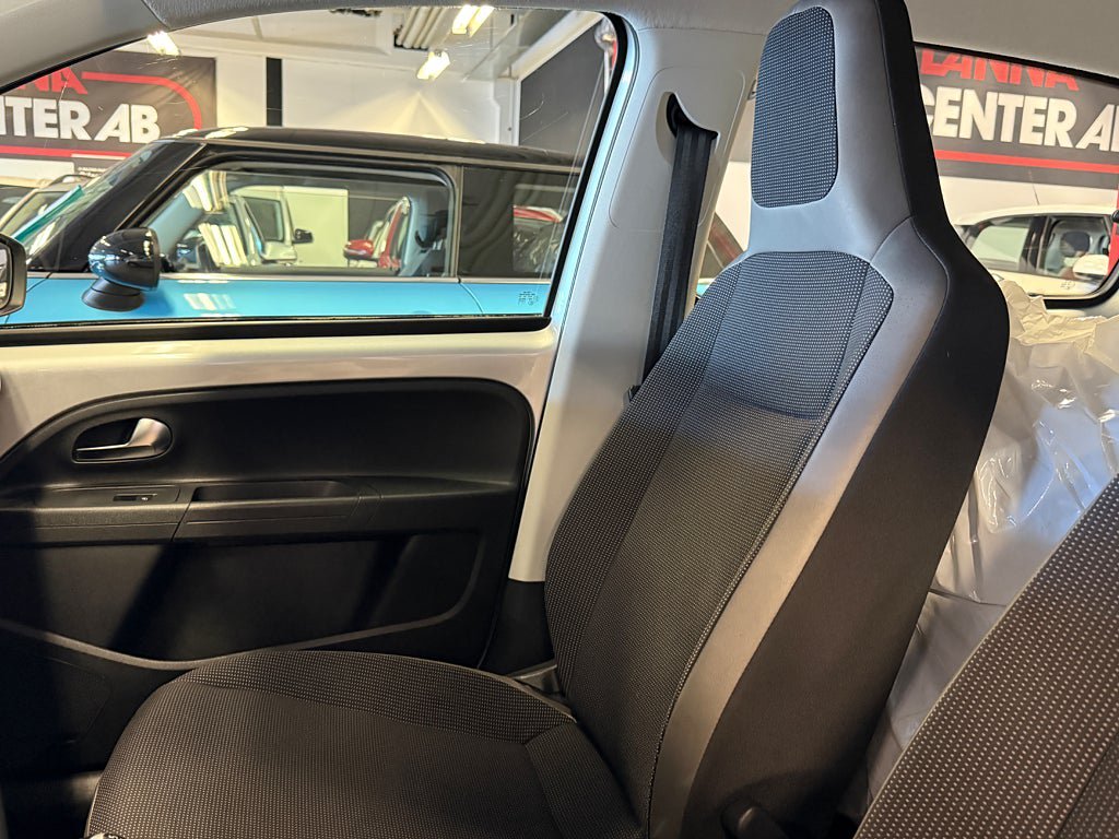 Vehicle Image 17