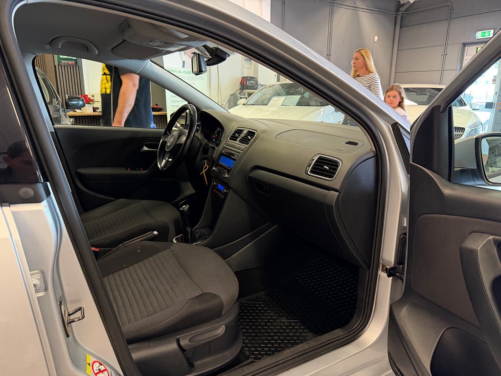 Vehicle Image 16
