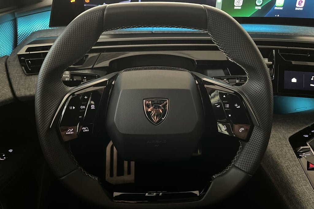 Vehicle Image 25