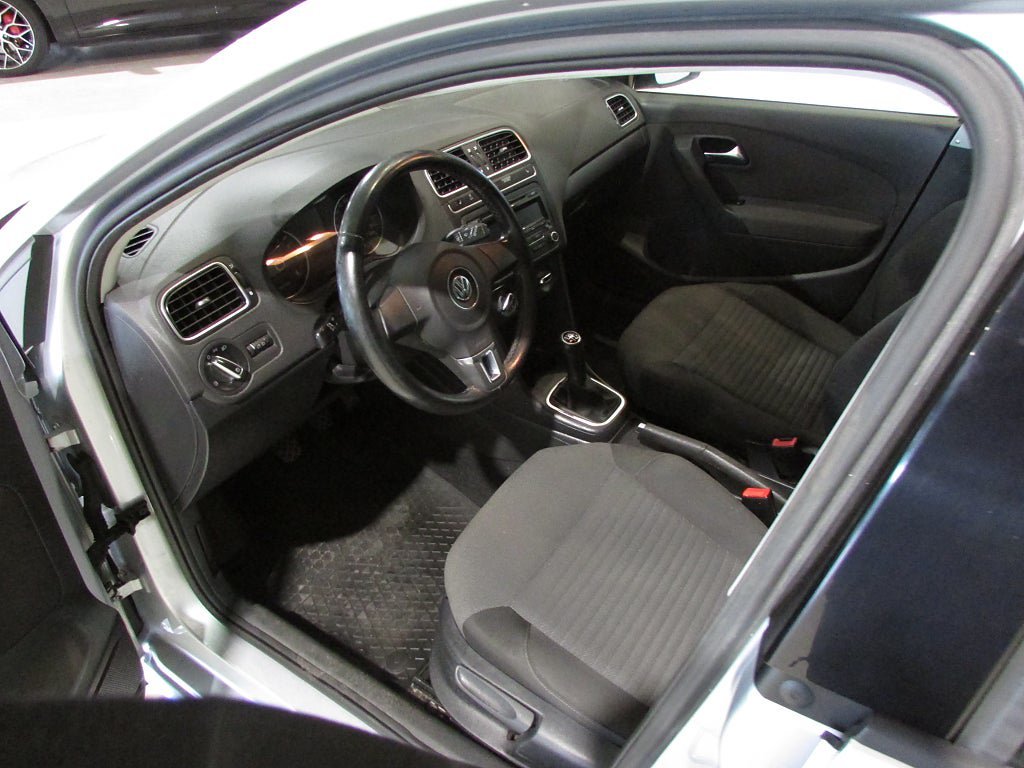 Vehicle Image 9