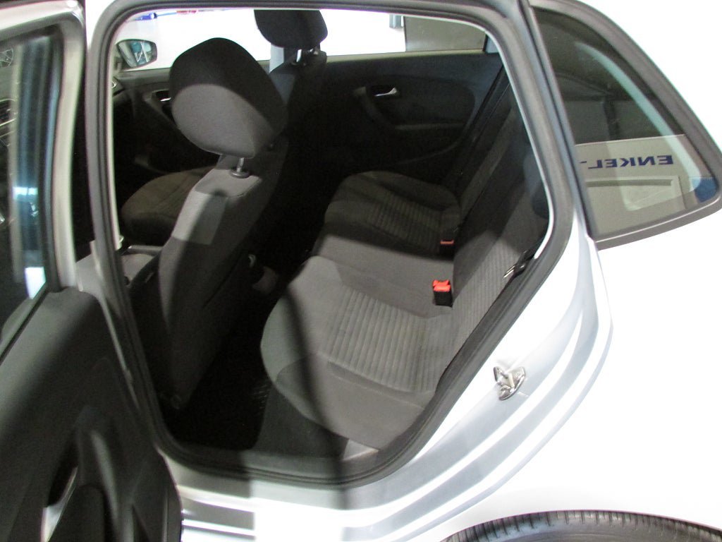 Vehicle Image 12