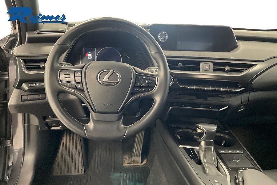 Vehicle Image 8