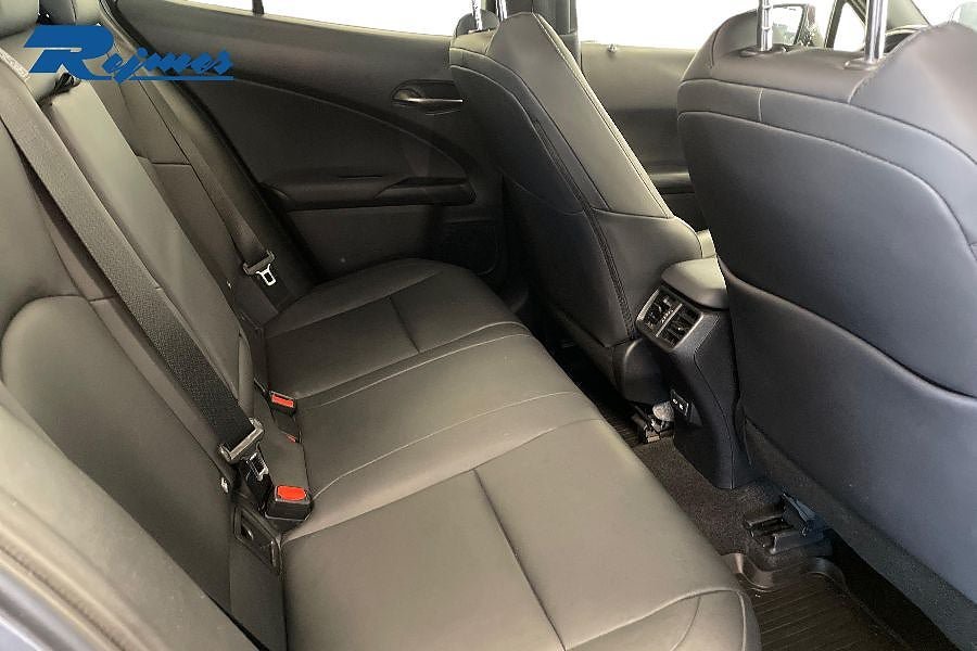 Vehicle Image 10