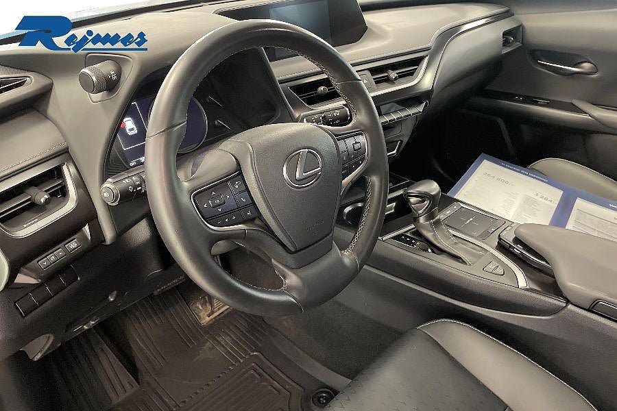 Vehicle Image 11