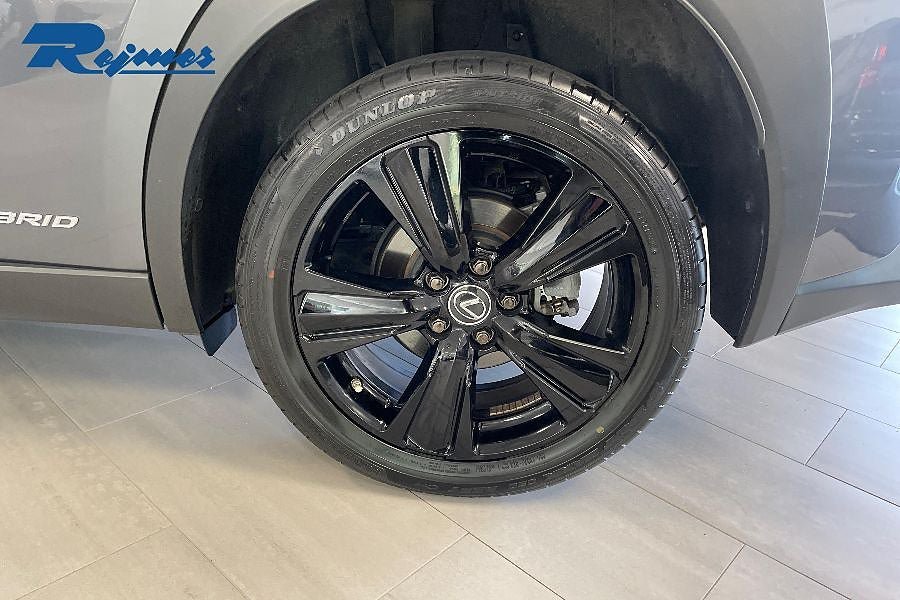 Vehicle Image 14