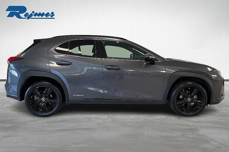 Vehicle Image 15