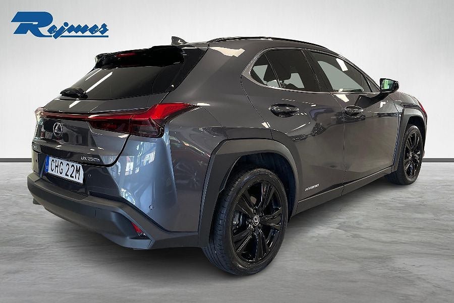Vehicle Image 16