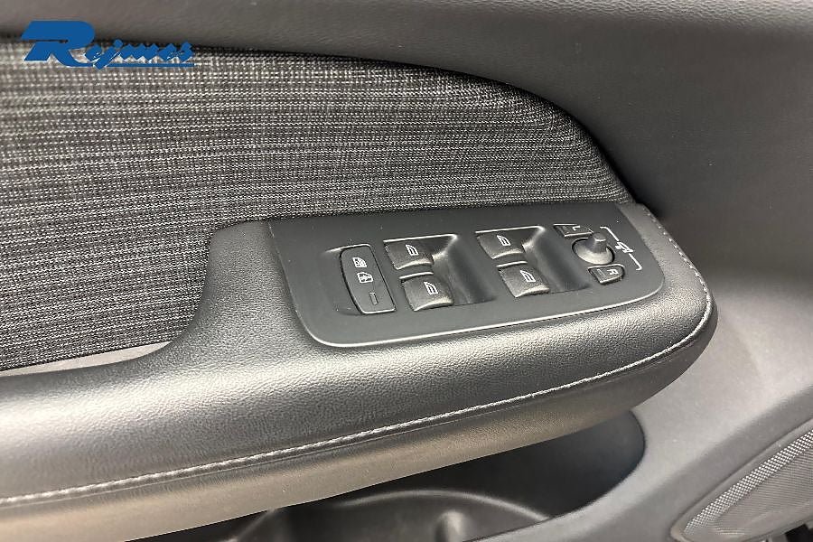 Vehicle Image 22