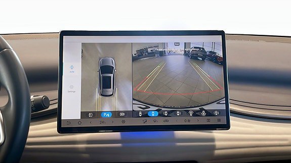 Vehicle Image 12