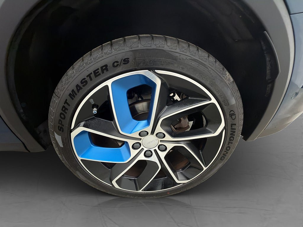 Vehicle Image 32