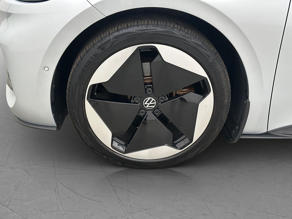 Vehicle Image 32