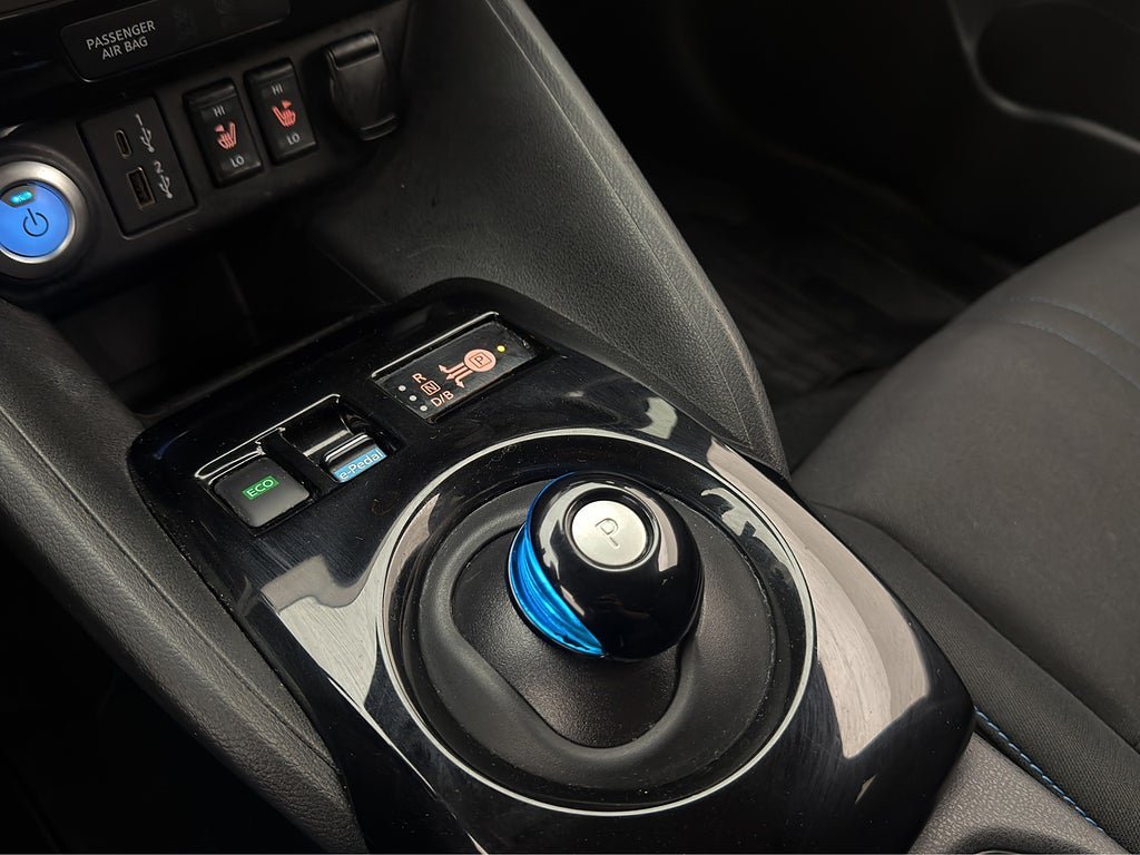 Vehicle Image 25