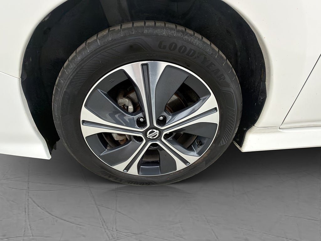 Vehicle Image 32