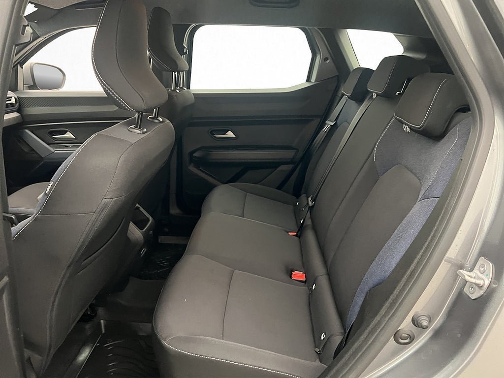 Vehicle Image 25
