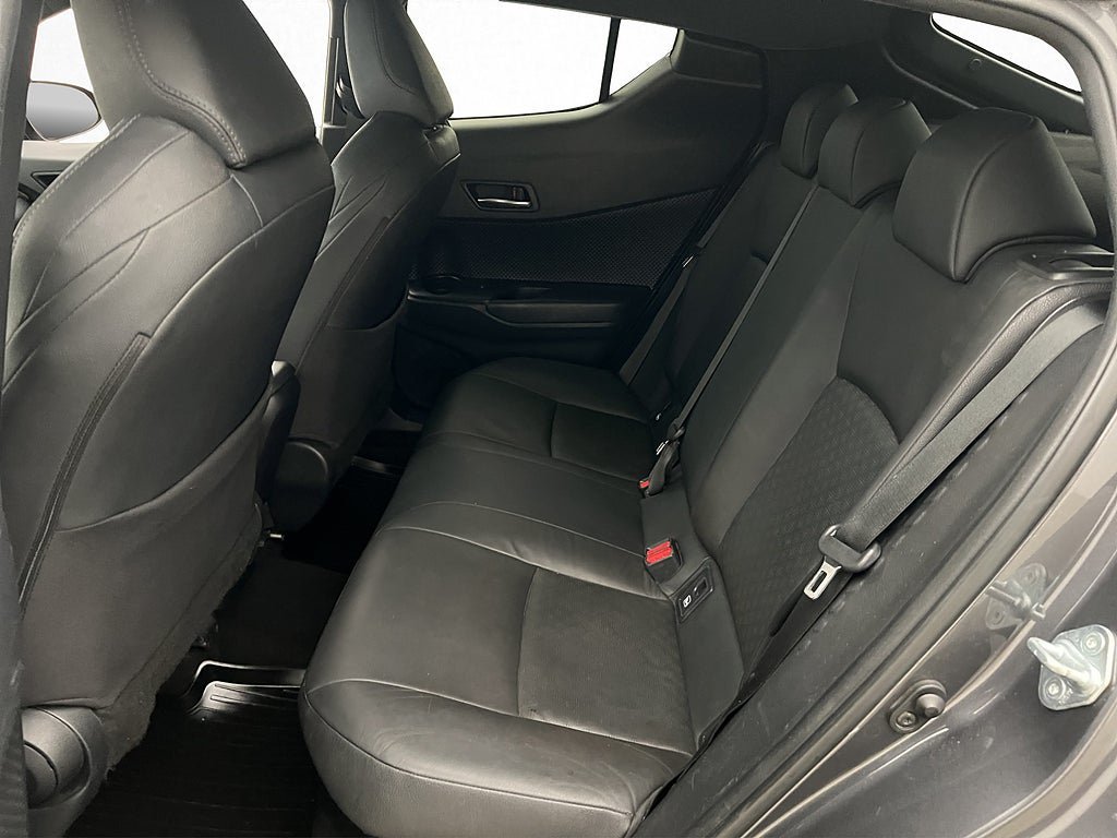 Vehicle Image 25