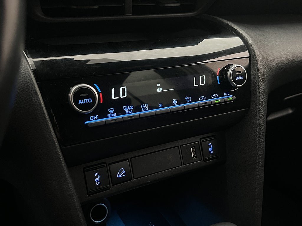 Vehicle Image 24